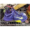 Image 2 : NIKE SIZE 9.5 SHOES