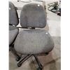 Image 2 : 2 ROLLING OFFICE CHAIRS & STOOL