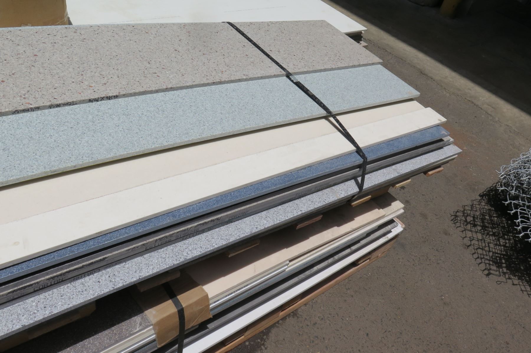 Pallet Misc Dupont Corian Solid Surface Products Oahu Auctions Pallet misc dupont corian solid surface products oahu auctions