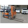 Image 2 : Toyota Propane Forklift 42-5FG25 Capacity 4300-lb (Runs, Drives, Lifts - See Video), Available 6/15