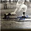 Image 2 : WILLIE MAYS SIGNED AN FRAMED 11 X 14 BLACK AND WHITE PHOTO ( PSA COA)