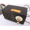 Image 1 : GE plastic radio