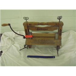 Eatonia Wooden Ringer