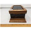 Image 4 : 1995 Oak and Stained Glass Artisan Made Box - Length 9"