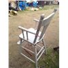 Image 3 : Pressed Back Highchair