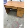 Image 1 : Solid Oak Desk - 42" x 26" - Very Solid