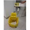 Image 1 : mop bucket with mop head and drainer