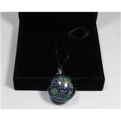 GRAPHIC GLASS PENDANT NECKLACE