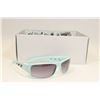 Image 1 : TRAY OF 12 DESIGNER STYLE SUNGLASSES; BABY