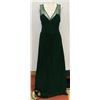 Image 1 : FOREST GREEN WOMENS V-NECK/ PLEATED LONG EVENING