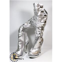 DISPLAY MODEL WOMENS SILVER KNEE HIGH W/ BUTTON