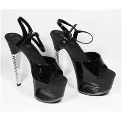 VIVID  WOMENS BLACK OPEN TOE W/ STUDDED