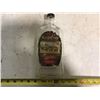 Image 6 : ASSORTED POP BOTTLES AND VINTAGE BOTTLE OF SEAGRAM'S KING'S PLATE CANADIAN WHISKEY (25 OZ.)