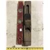 Image 2 : BLOCK PLANE AND WOODEN LEVEL