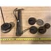 Image 1 : SCALE WEIGHTS AND VINTAGE TIRE PUMP