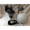 Image 2 : 3 LIGHTS. 2 OUTDOOR AND 1 BED LAMP