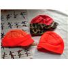 Image 1 : 3 HUNTING HATS. 2 ORANGE/ 1 CAMOUFLAGE & ORANGE REVERSIBLE.