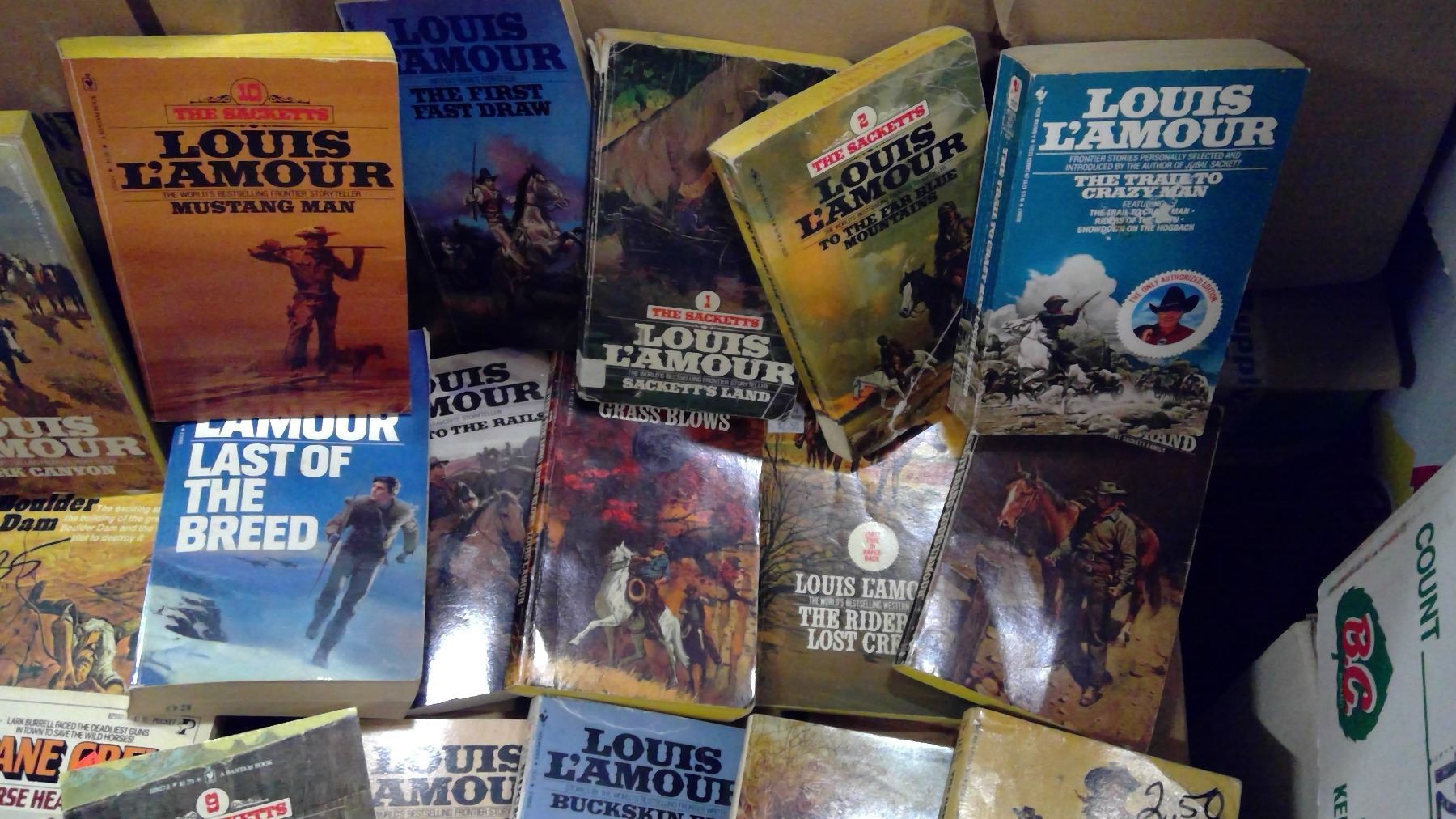 LARGE LOT OF LOUIS L'AMOUR NOVELS