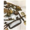 Image 3 : LOT OF DOOR HARDWARE, KNOBS, HINGER, METAL WHEELS, ETC.