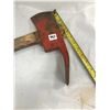 Image 2 : FIREMAN'S AXE - HANDLE NOT GREAT