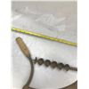 Image 5 : HAND SCYTHE AND WOOD AUGER BIT - WOOD HANDLE