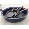 Image 2 : LOT OF 4 CAST IRON FRY PANS