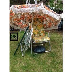 1970'S OUTDOOR UMBRELLA AND FOLDING CHAIRS.