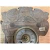 Image 5 : ANTIQUE WOODEN CLOCK - NEW HAVEN CLOCK CO. W/ KEY AND PENDULUM