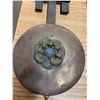 Image 9 : ANTIQUE WOODEN CLOCK - NEW HAVEN CLOCK CO. W/ KEY AND PENDULUM