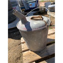 2.5 GALLON GAS CAN W/ ORIGINAL LID