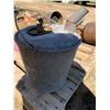 Image 3 : 2.5 GALLON GAS CAN W/ ORIGINAL LID