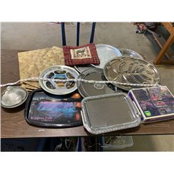 LOT OF DINNER TRAYS
