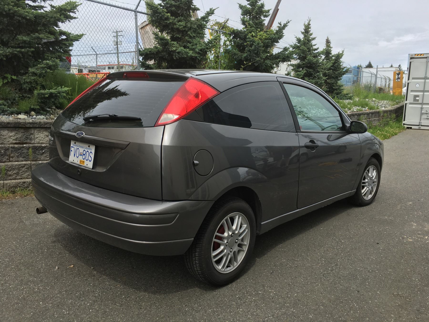 2007 FORD FOCUS 2 DOOR HATCHBACK SE 5 SPEED MANUAL TRANSMISSION GREY 2007 ford focus 2 door hatchback se 5 speed manual transmission grey