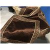 Image 2 : LARGE BASKET WITH 4 VASES & 4 X THROW CUSHION COVERS