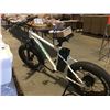 Image 2 : NAKTO 6-SPEED WHITE MINI-CRUISER - FAT TIRE E-BIKE, 3 PEDAL ASSIST LEVELS - 1 YEAR WARRANTY