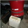 Image 1 : 2 PERSONAL HEATERS AND LARGE ELECTRIC LEAF EATER
