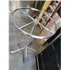 Image 2 : ROLLING CIRCULAR CLOTHING RACK