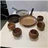 Image 1 : 3 PANS, COCONUT CUPS