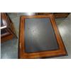 Image 4 : LEATHER TOP COFFEE TABLE AND END TABLE - LEATHER IS DAMAGED