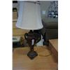 Image 4 : MODERN TABLE LAMP