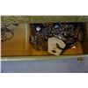 Image 3 : VINTAGE JEWELLERY BOX W/ CONTENTS