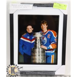 FRAMED WAYNE GRETZKY STANLEY CUP PHOTO