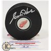 Image 1 : GORDIE HOWE SIGNED PUCK WITH COA GORDIE HOWE