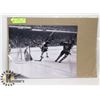 Image 1 : BOBBY ORR THE GOAL BOSTON BRUINS 11X14 PHOTOGRAPH