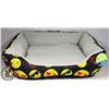 Image 1 : NEW EMOJI THEME PET BED