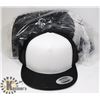 Image 1 : BUNDLE OF 12 BLACK AND WHITE AUTHENTIC SNAPBACK