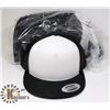 Image 1 : BUNDLE OF 12 BLACK AND WHITE AUTHENTIC SNAPBACK