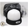 Image 1 : BUNDLE OF 12 BLACK AND WHITE AUTHENTIC SNAPBACK