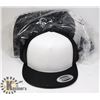 Image 1 : BUNDLE OF 12 BLACK AND WHITE AUTHENTIC SNAPBACK