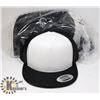 Image 1 : BUNDLE OF 12 BLACK AND WHITE AUTHENTIC SNAPBACK